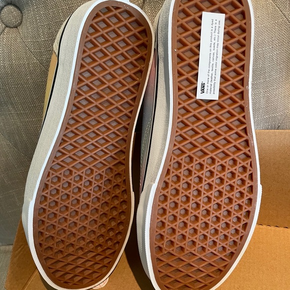 NWT Vans women’s tie dye shoe - Picture 4 of 5